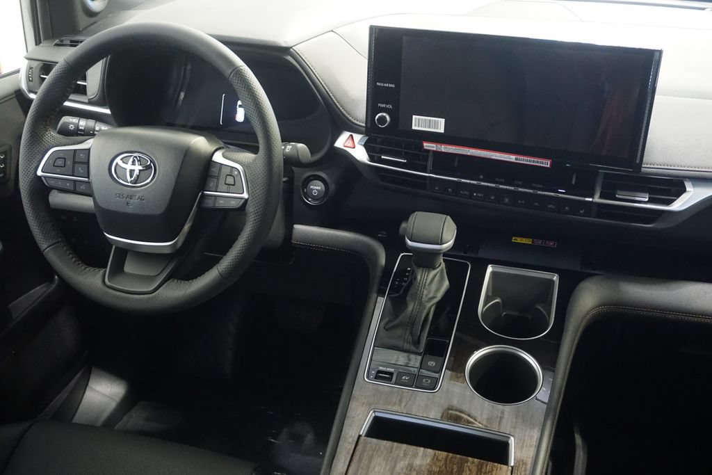 New 2026 Toyota Sienna Limited FWD image 32