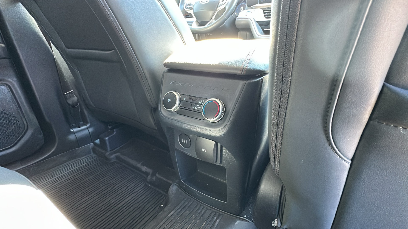 Used 2025 Ford Explorer Active w/ Active Comfort Package AWD/4WD image 28