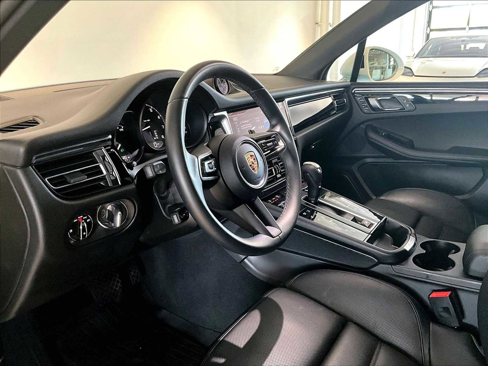 Used 2025 Porsche Macan image 7