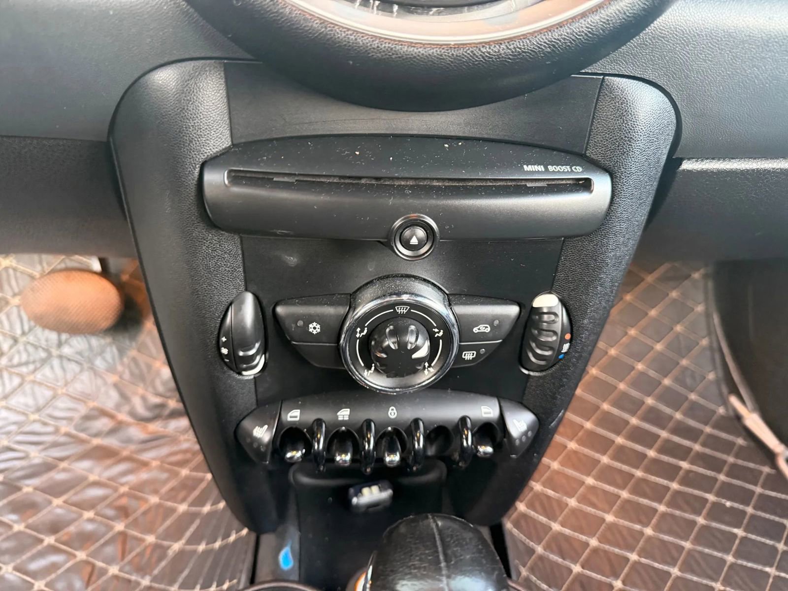 Used 2011 MINI Cooper Convertible image 19