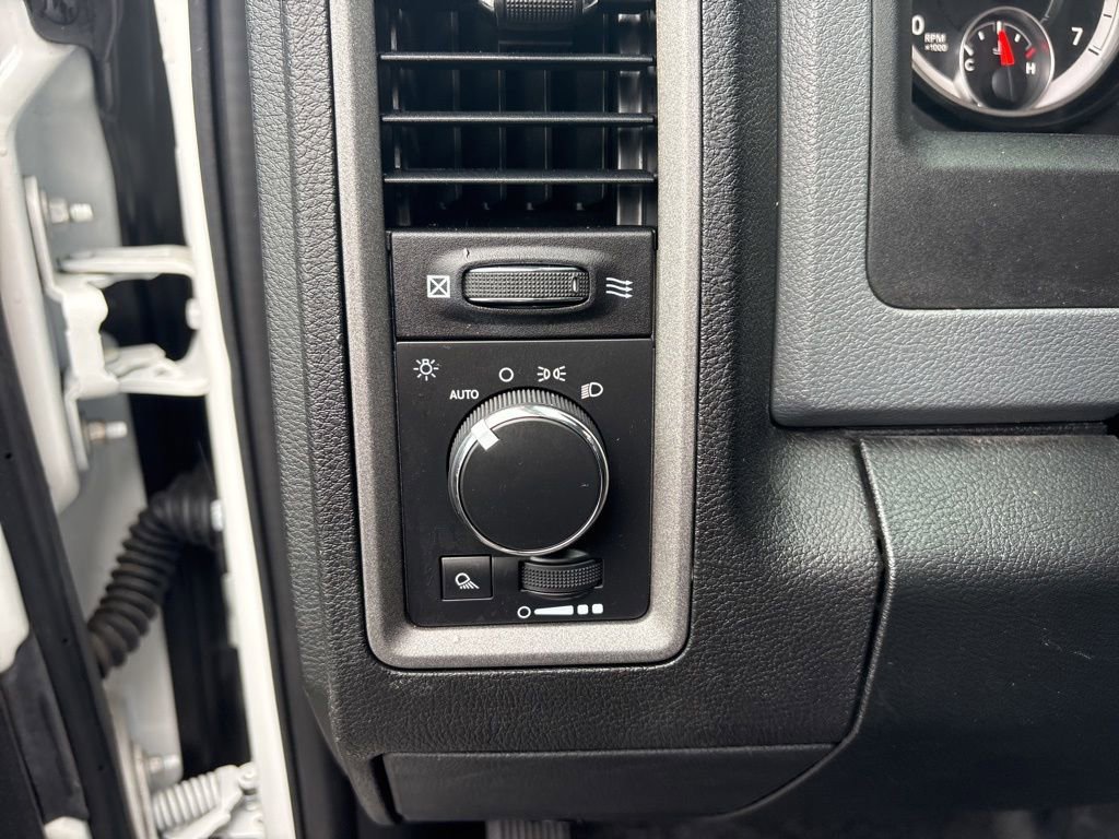 Used 2015 RAM 1500 Tradesman RWD image 16