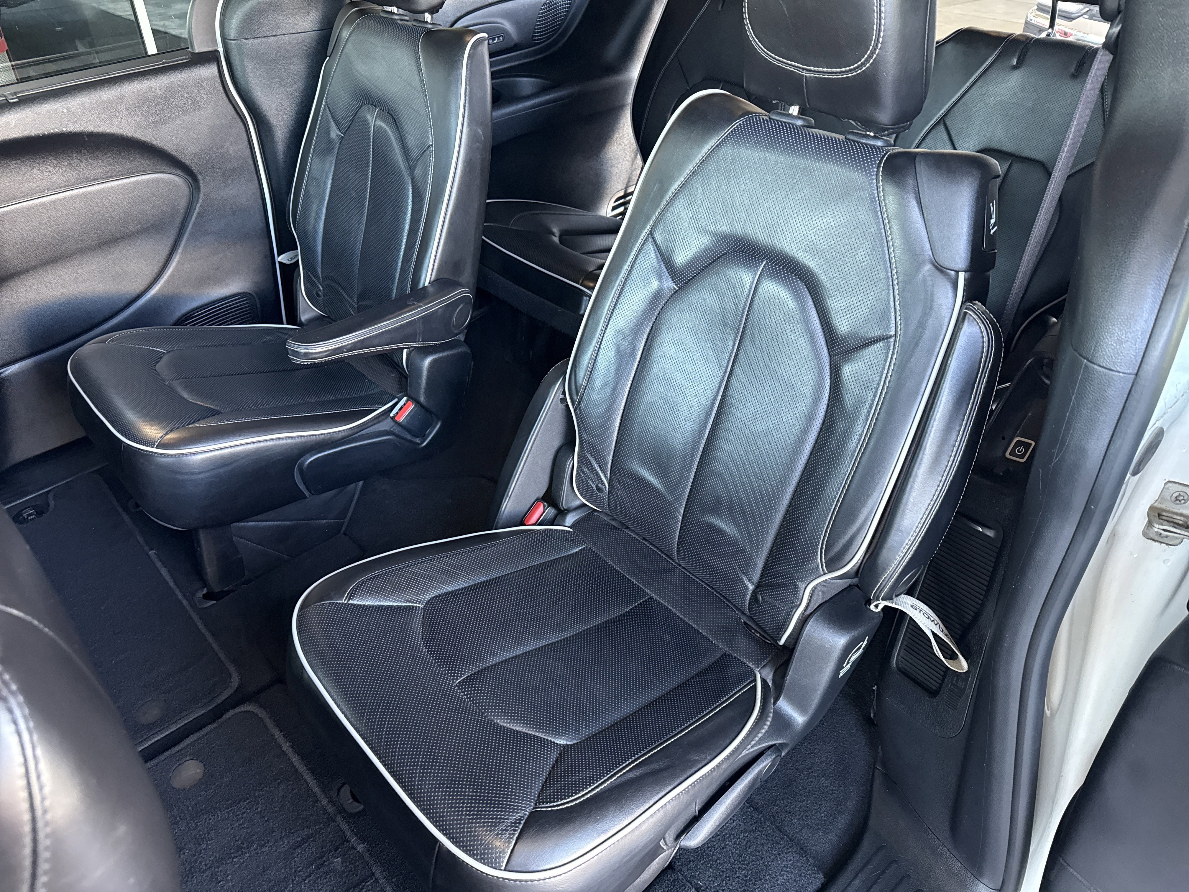 Used 2021 Chrysler Pacifica Limited w/ S Appearance Package image 12