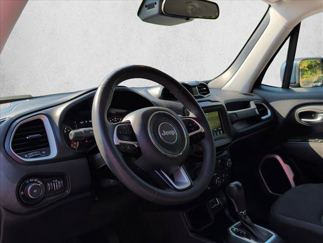 Used 2020 Jeep Renegade Latitude FWD image 9