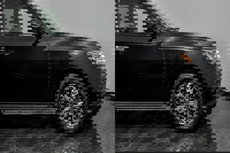 Used 2019 Nissan Pathfinder SV image 14