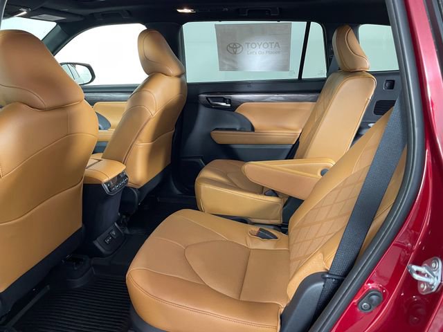 New 2026 Toyota Highlander Platinum AWD/4WD image 6