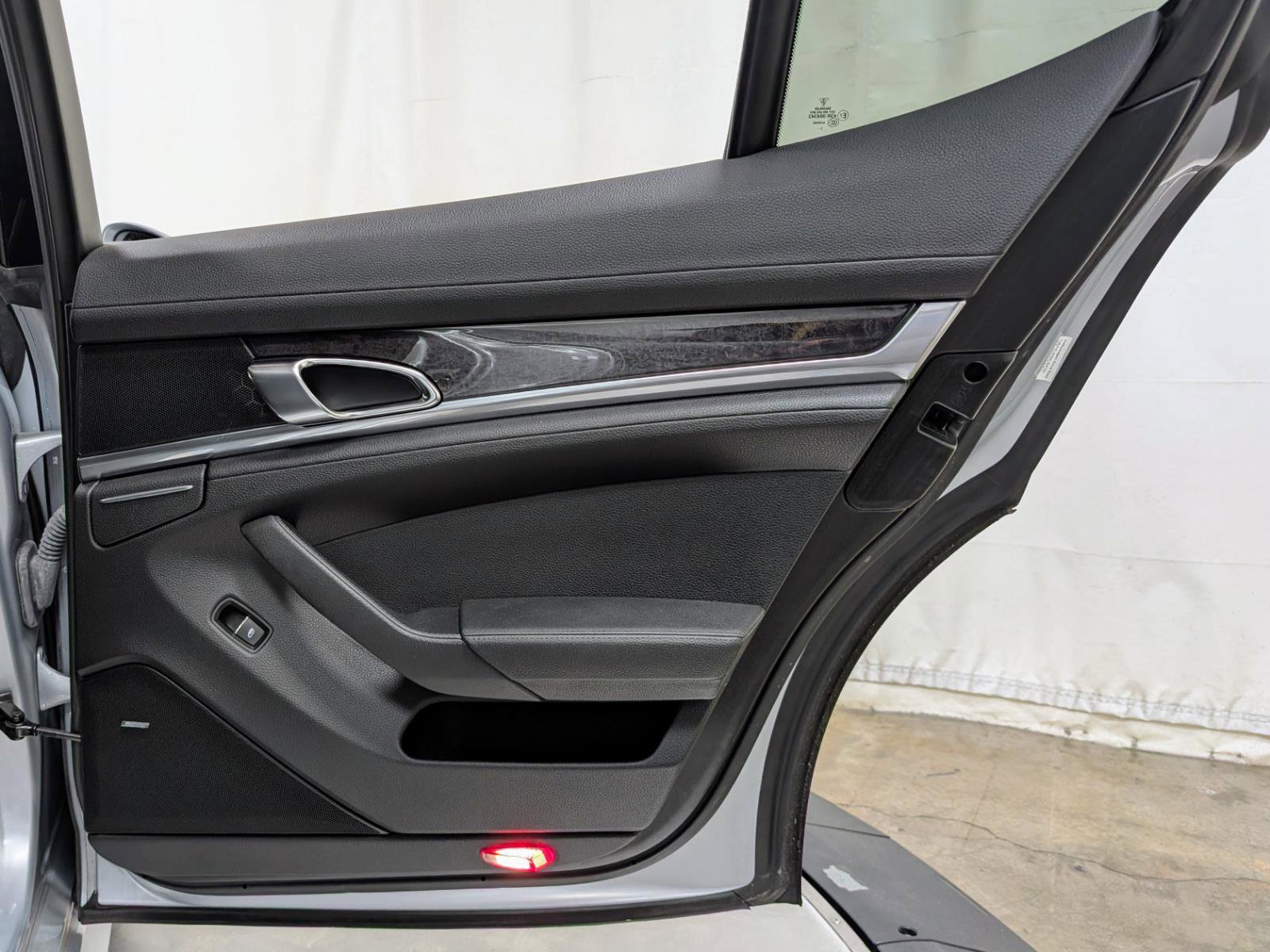 Used 2014 Porsche Panamera 4 image 24