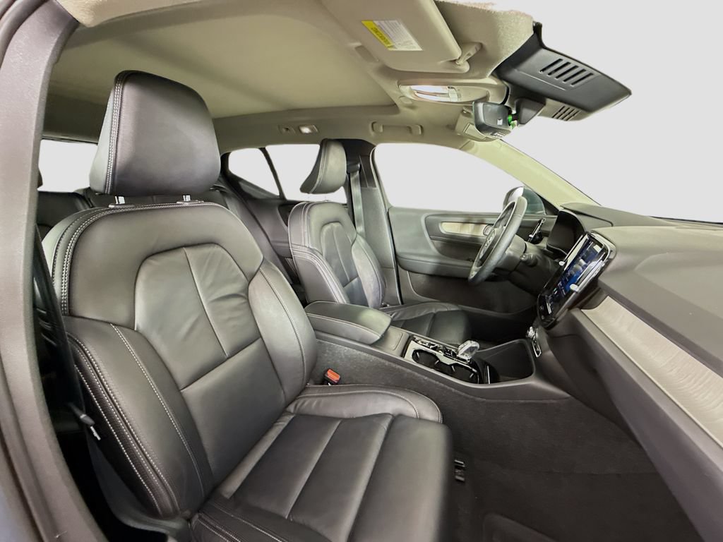 Used 2023 Volvo XC40 B4 Plus w/ Driver Assist Package FWD image 19