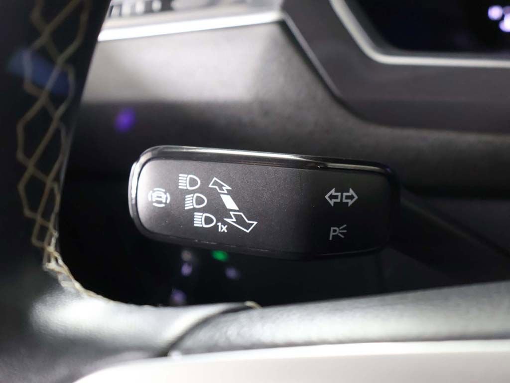 Used 2024 Volkswagen Tiguan SE w/ Panoramic Sunroof Package FWD image 45