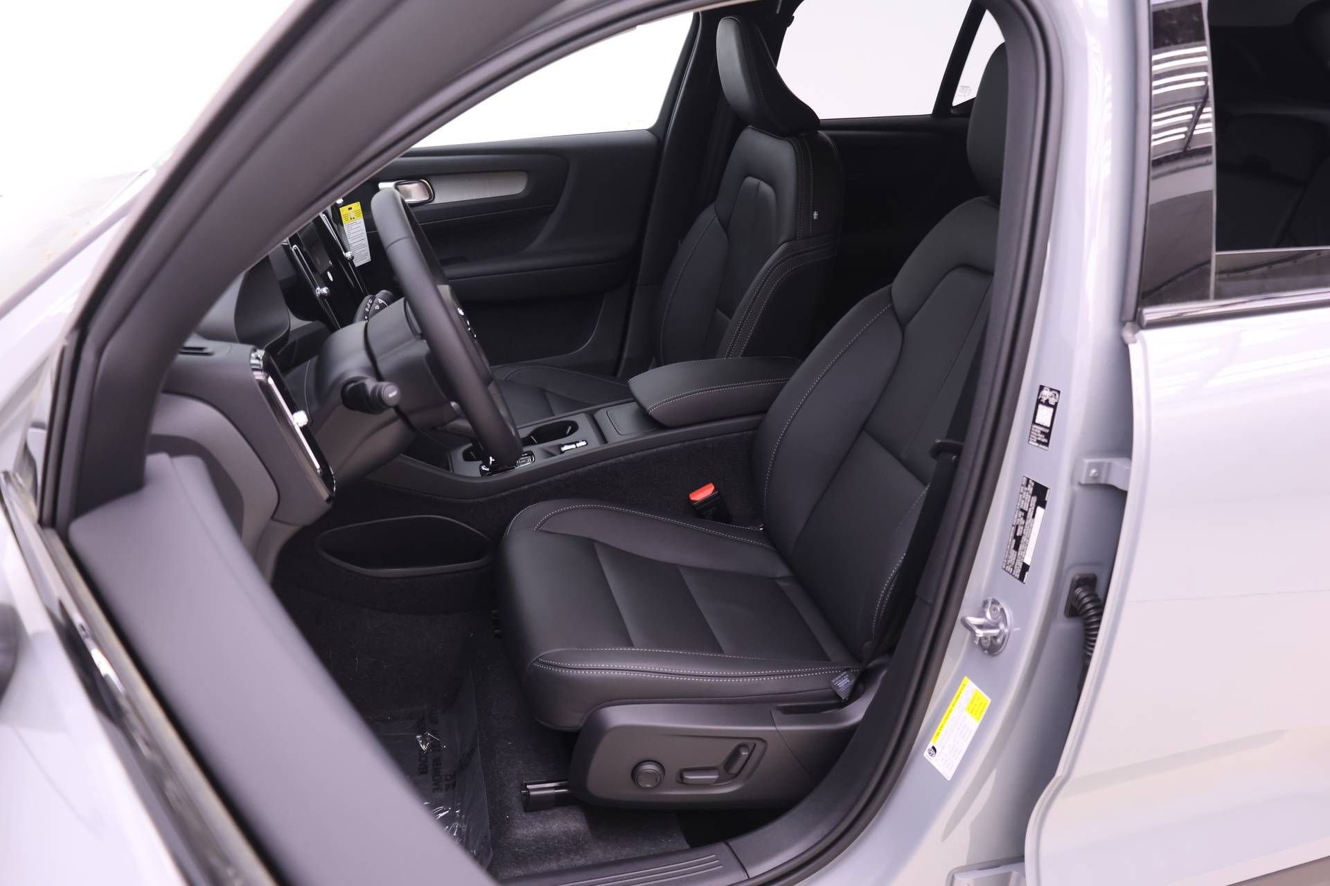 New 2026 Volvo XC40 B5 Core AWD/4WD image 7