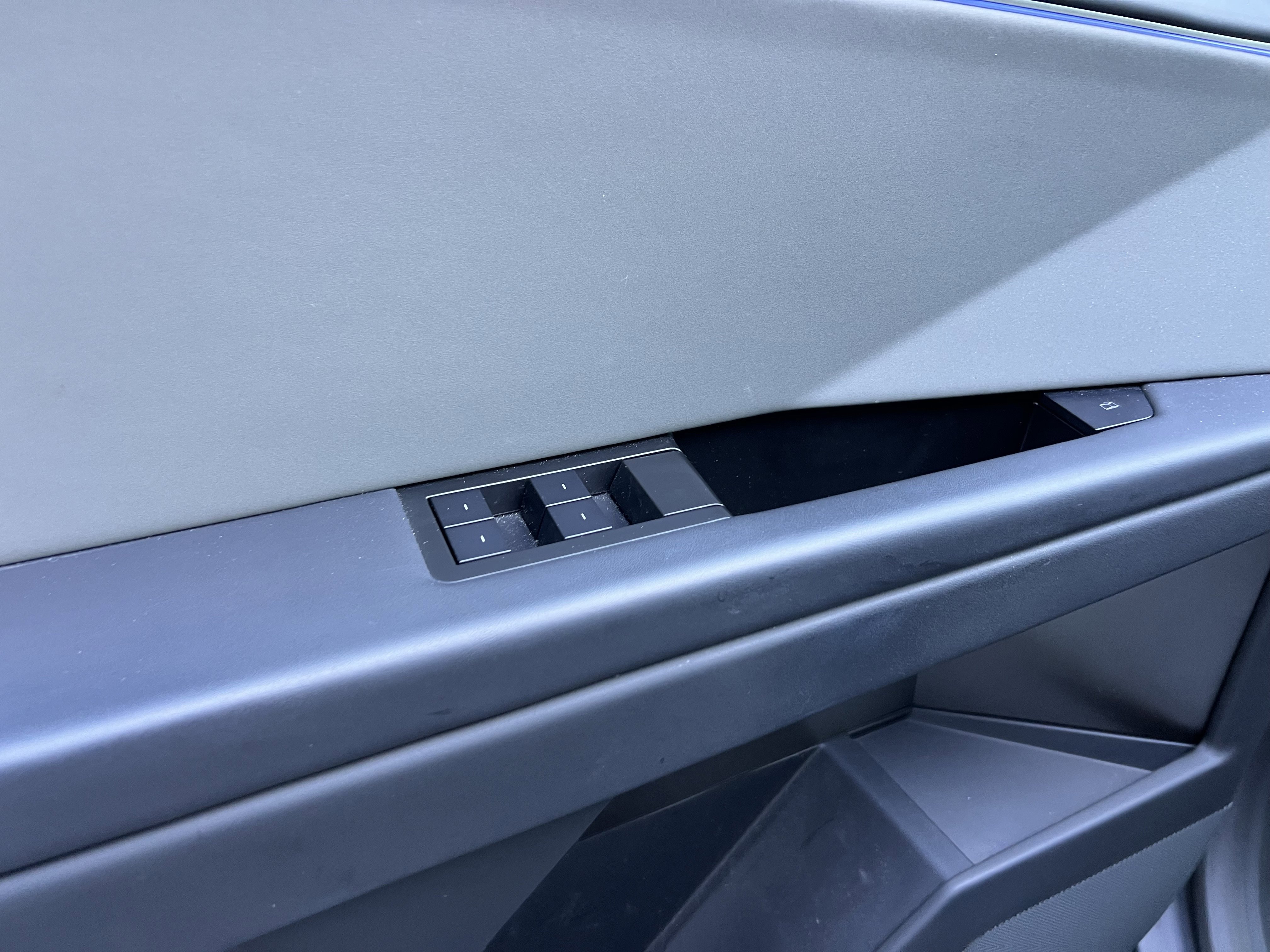 Used 2024 Tesla Cybertruck AWD Crew Cab image 16