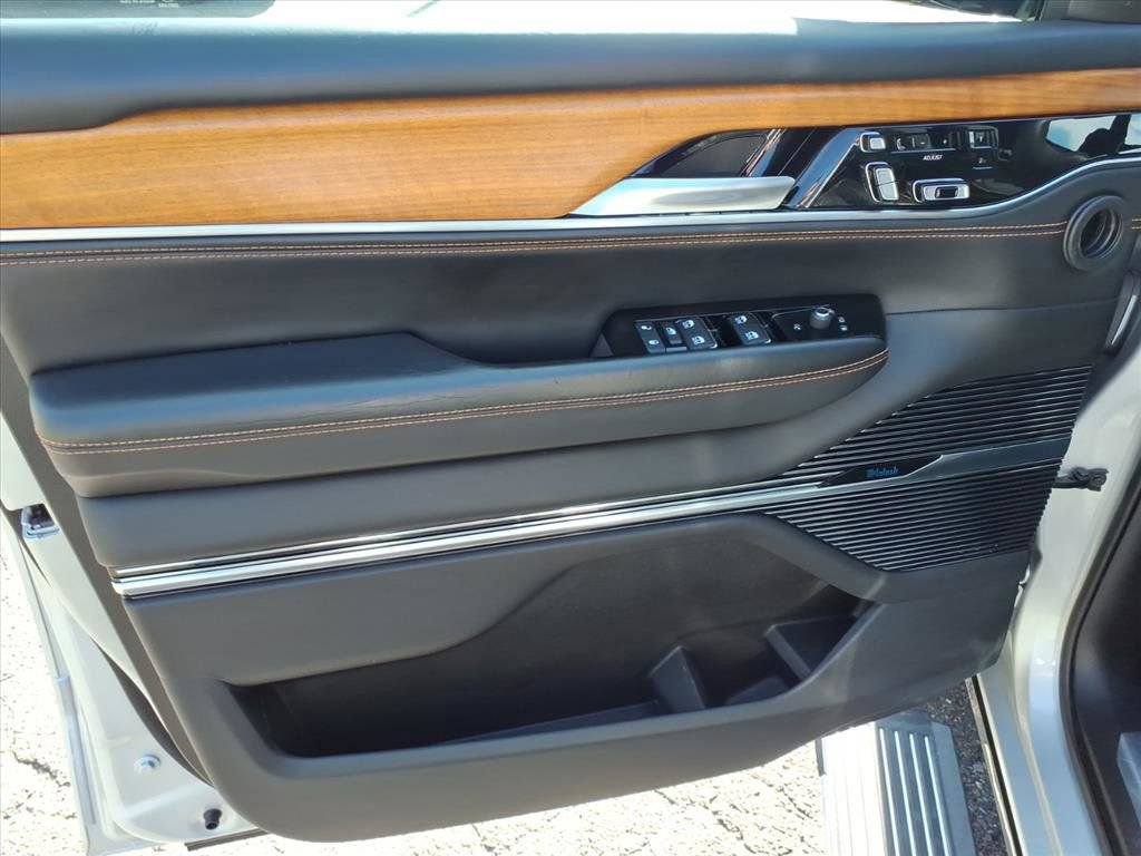 Used 2024 Jeep Grand Wagoneer L Series III image 22