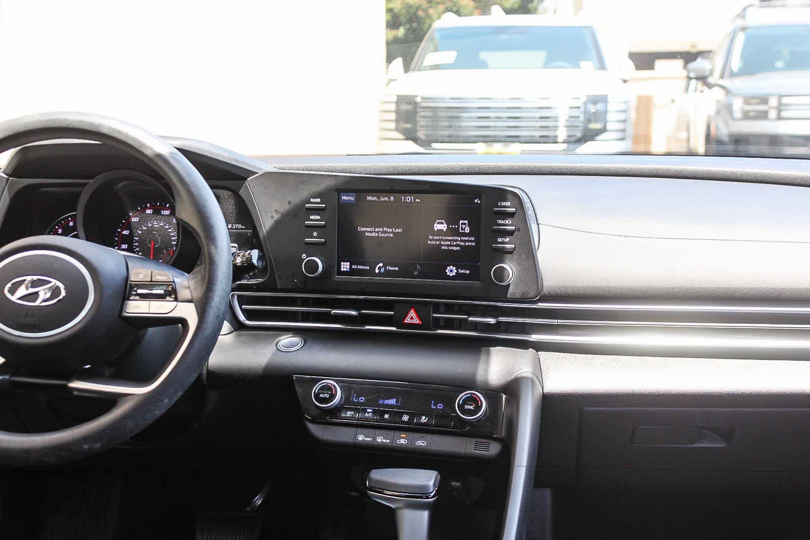 Used 2023 Hyundai Elantra SEL FWD image 17