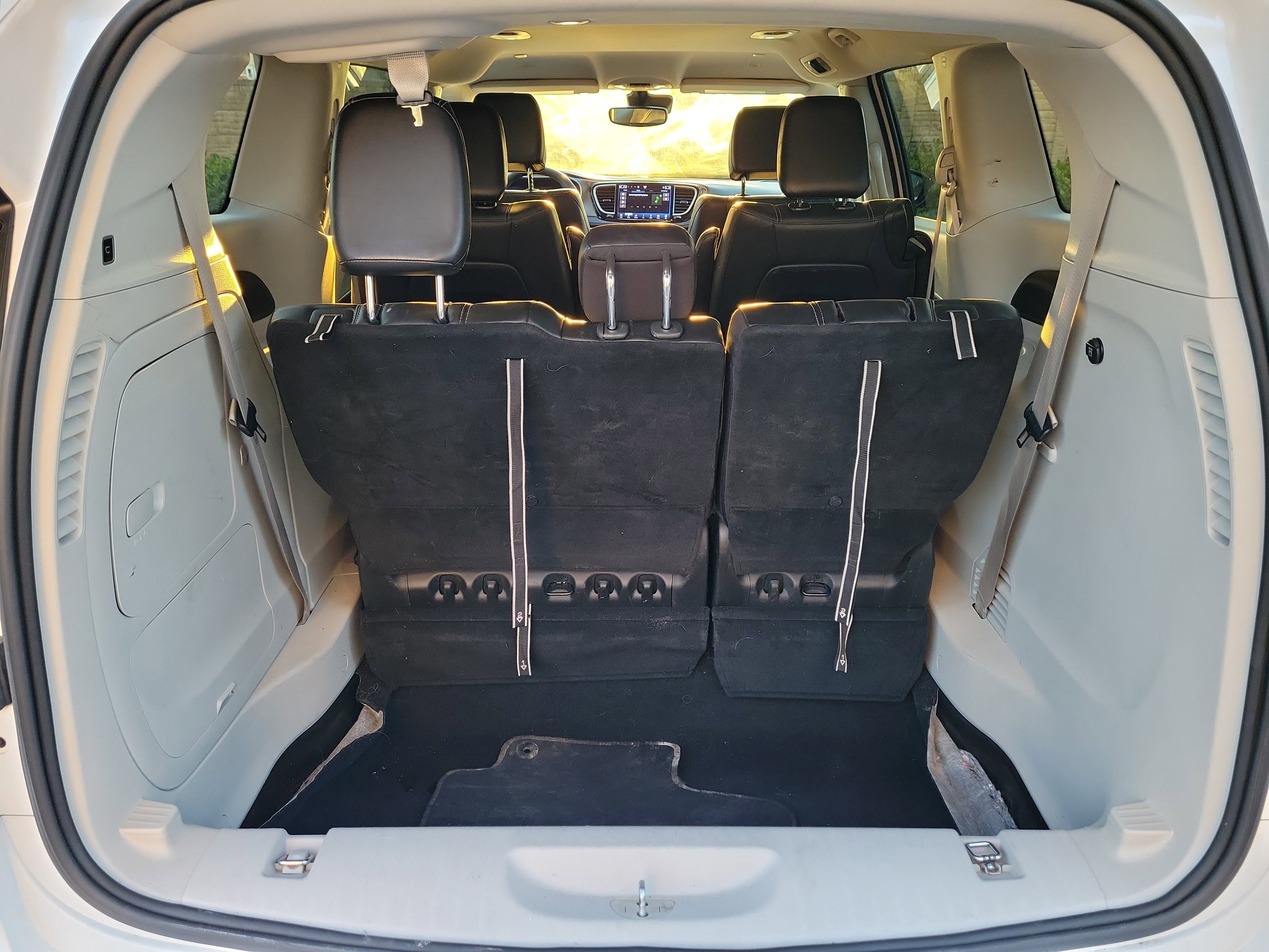 Used 2024 Chrysler Pacifica Select image 8