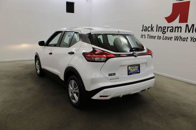 Certified 2023 Nissan Kicks S FWD image 3