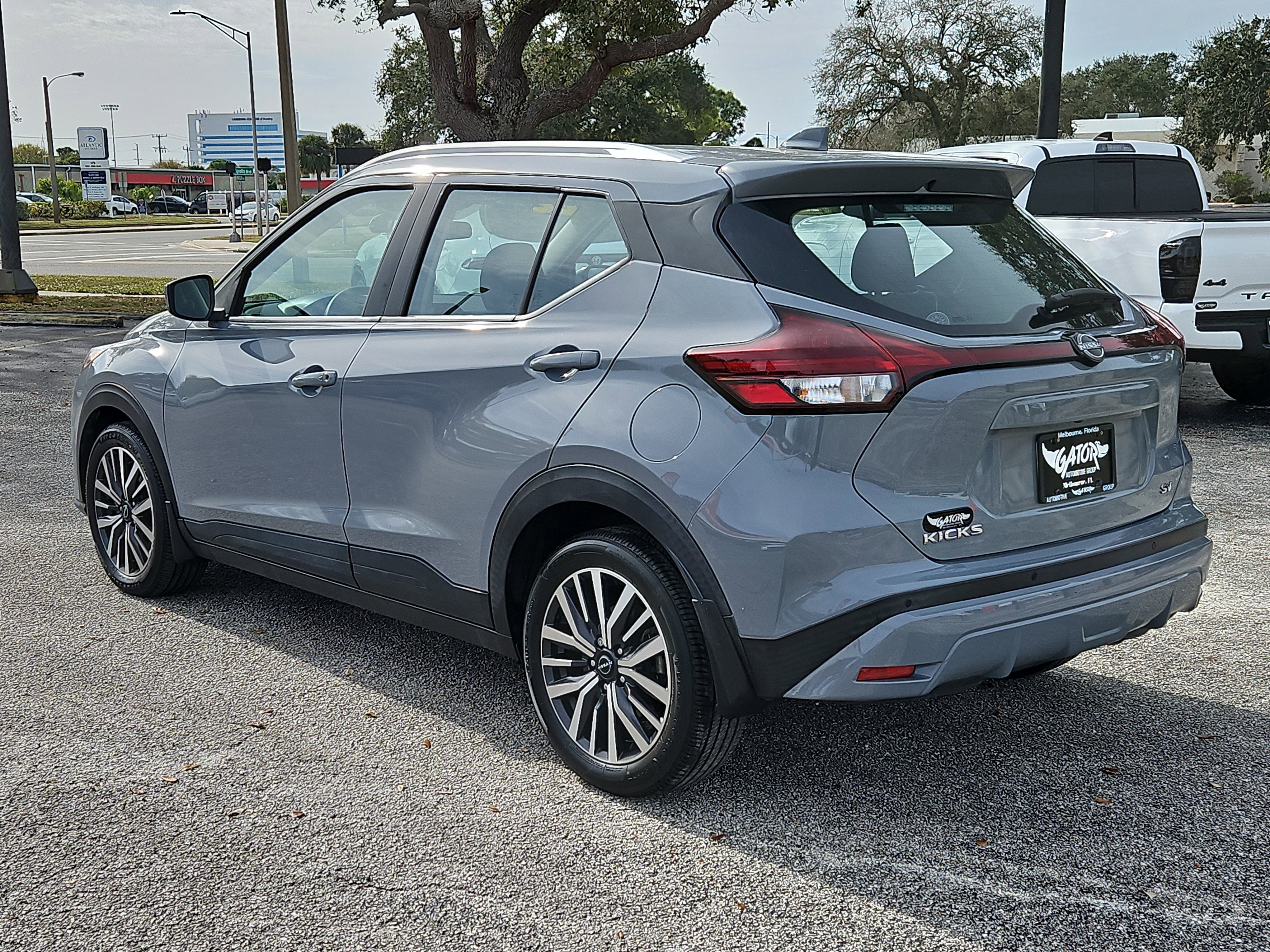 Used 2022 Nissan Kicks SV FWD image 3