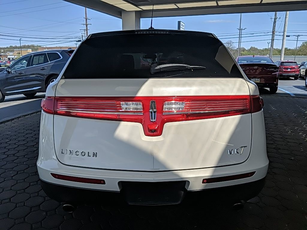 Used 2019 Lincoln MKT AWD image 6