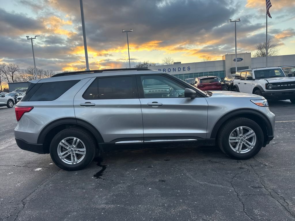 Used 2023 Ford Explorer XLT AWD/4WD image 5