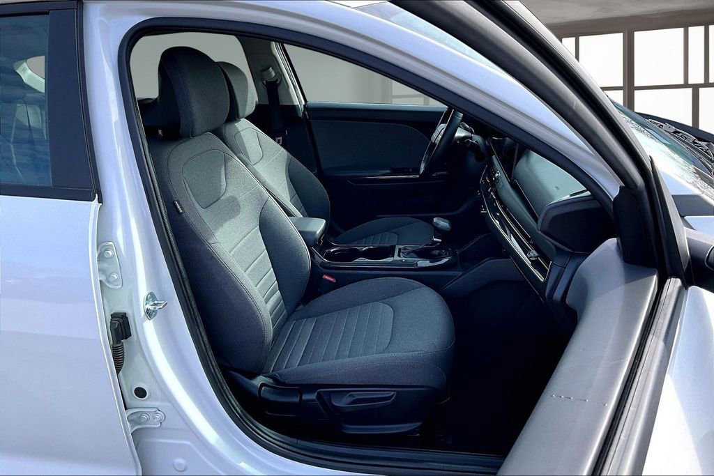 Used 2025 Kia K4 EX image 8