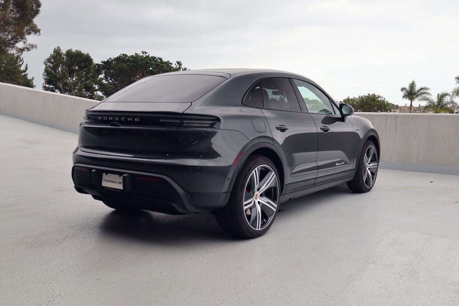 New 2025 Porsche Macan 4S Electric image 9