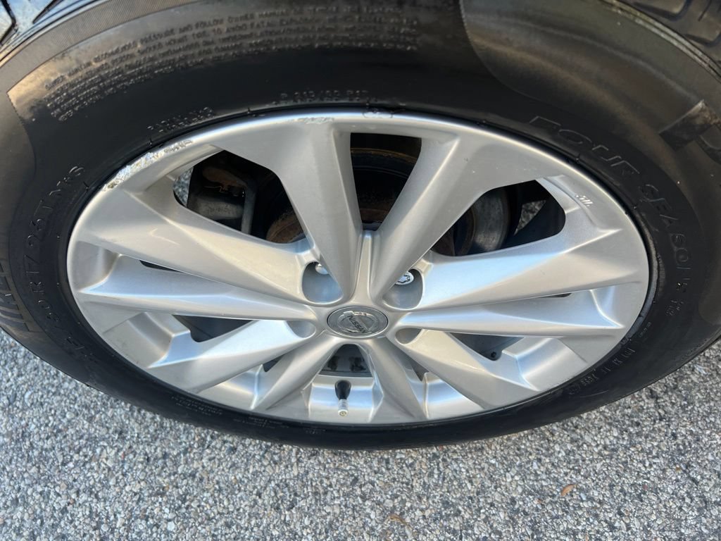 Used 2017 Nissan Rogue Sport SV AWD/4WD image 42