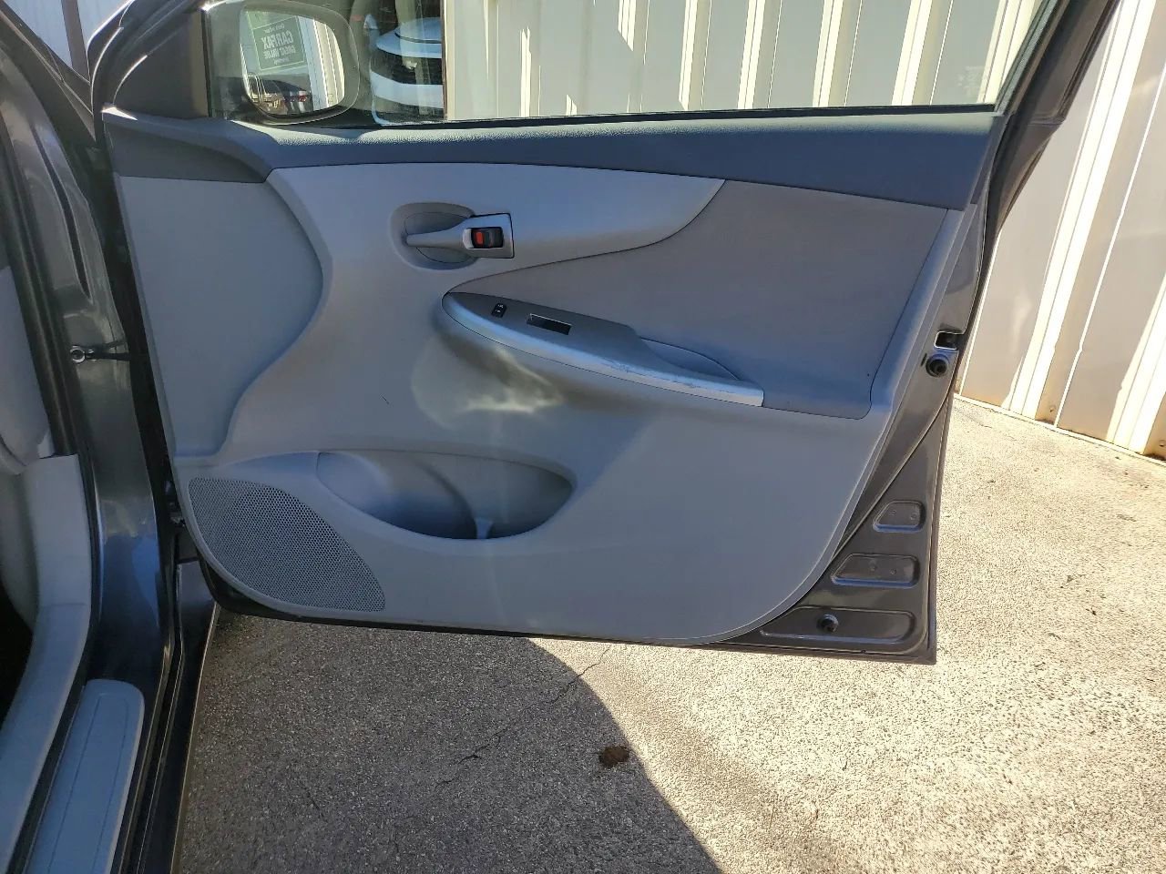 Used 2010 Toyota Corolla LE image 17