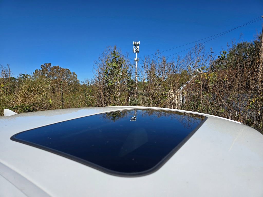 Used 2016 Lexus ES 300h image 11