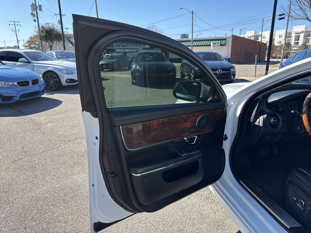 Used 2019 Jaguar XJ R-Sport image 7