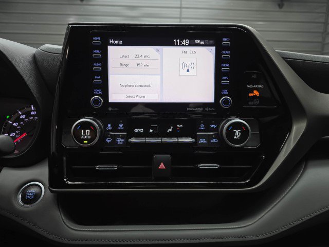 Used 2021 Toyota Highlander LE FWD image 27