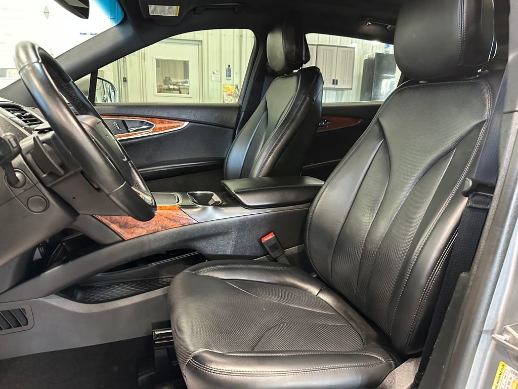 Used 2020 Lincoln Nautilus Reserve w/ Equipment Group 201A image 14