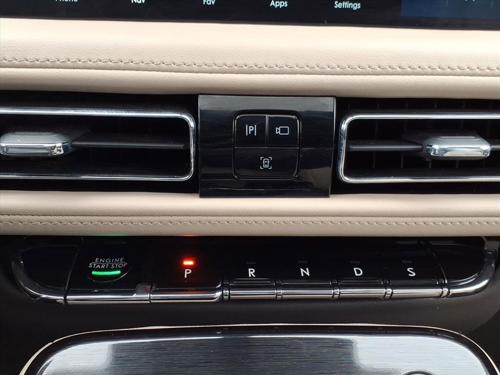 Used 2023 Lincoln Nautilus Reserve image 15