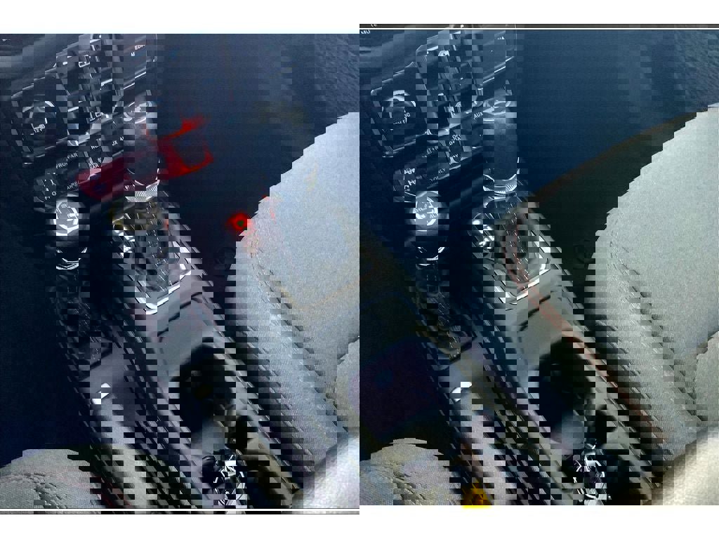 Used 2024 Jeep Wrangler Unlimited Rubicon w/ Technology Group image 18