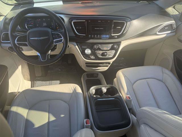 Used 2019 Chrysler Pacifica Touring-L image 11