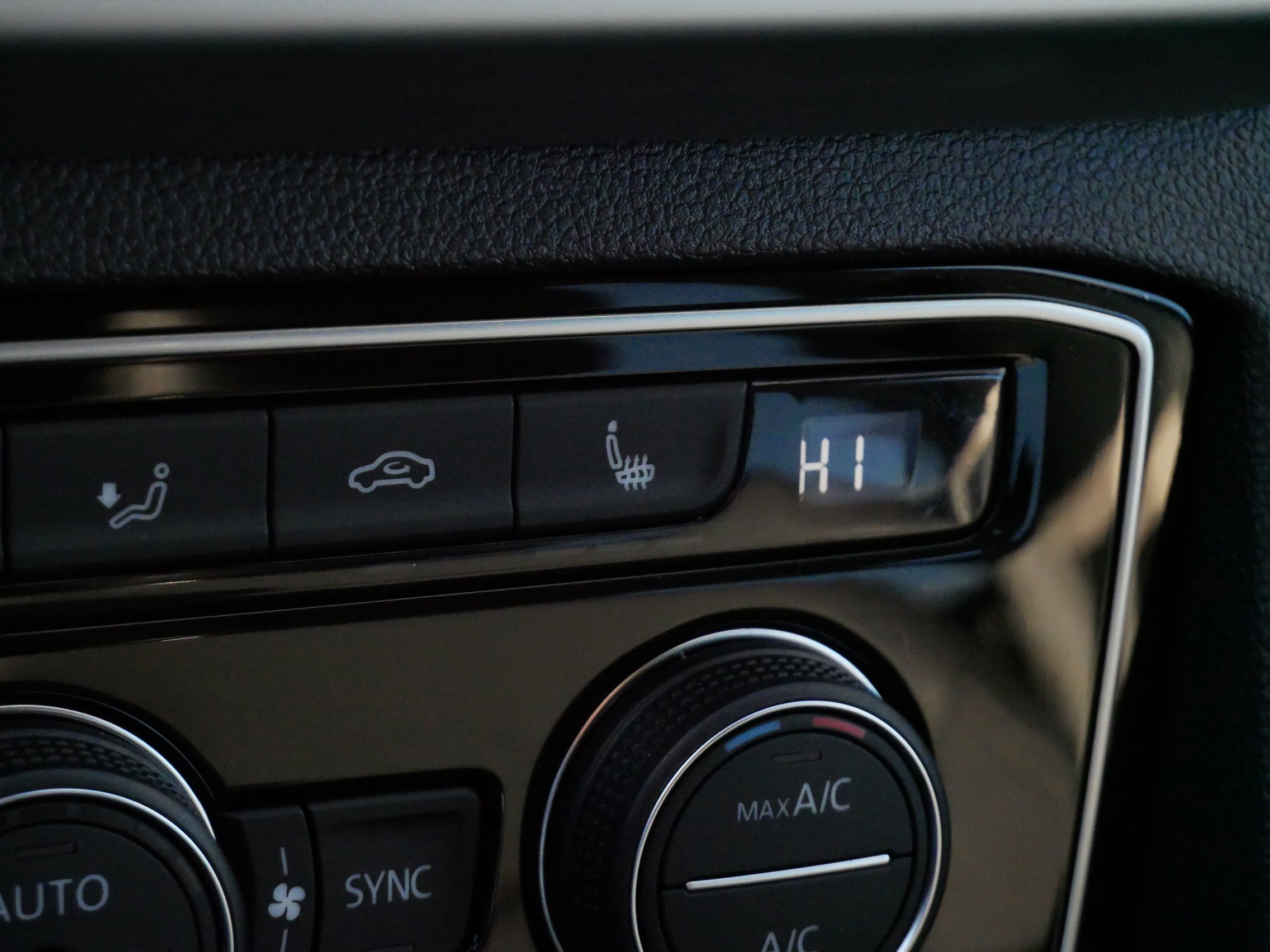 Certified 2023 Volkswagen Atlas SEL R-Line image 30