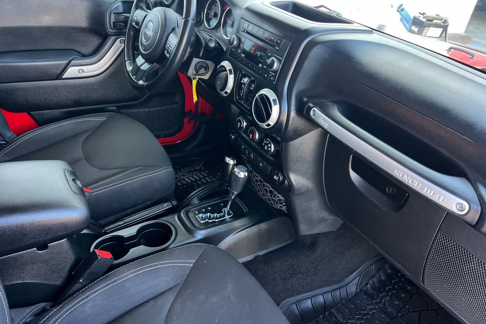 Used 2018 Jeep Wrangler Unlimited Sahara AWD/4WD image 18