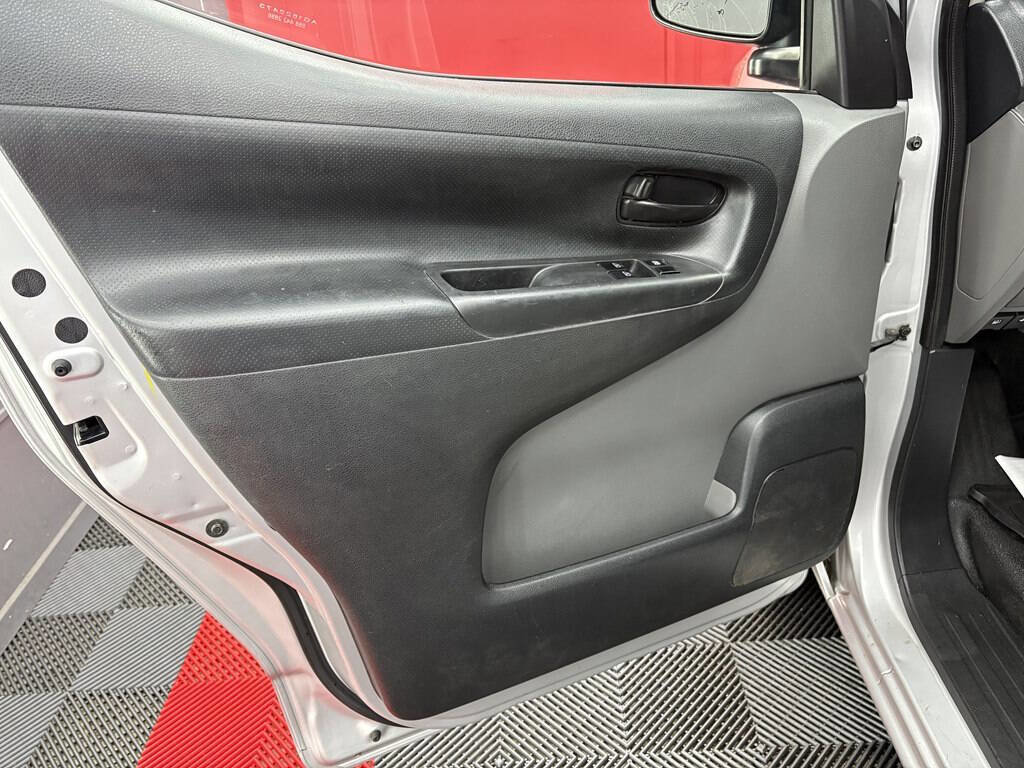 Used 2017 Nissan NV200 S w/ Back Door Glass Package image 7