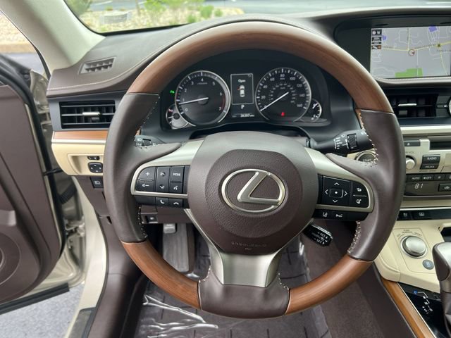 Used 2017 Lexus ES 350 w/ Luxury Package image 12