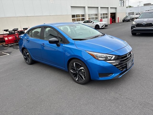 Used 2024 Nissan Versa SR FWD image 2