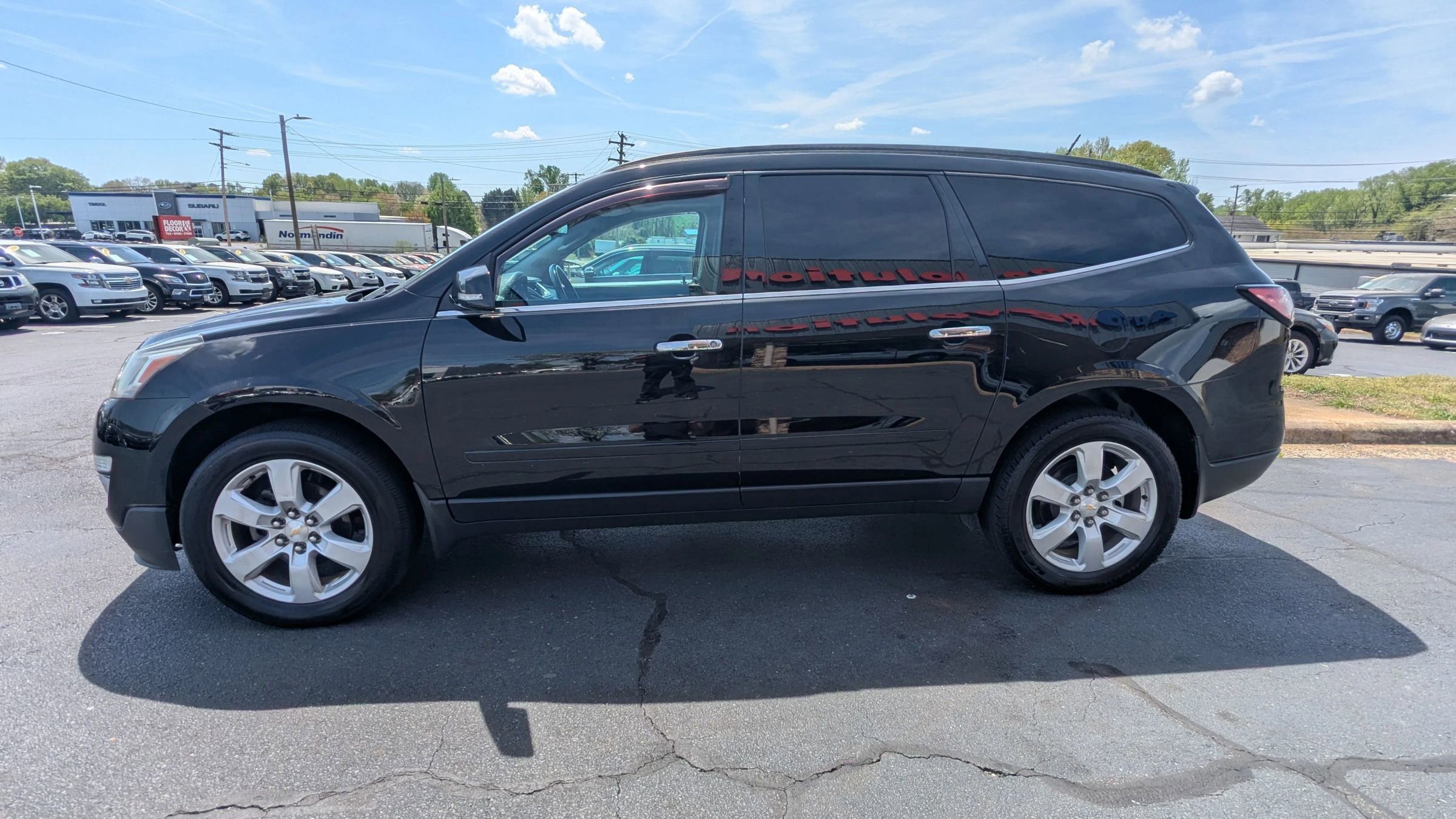 Used 2016 Chevrolet Traverse LT w/ Style and Technology Package FWD image 4