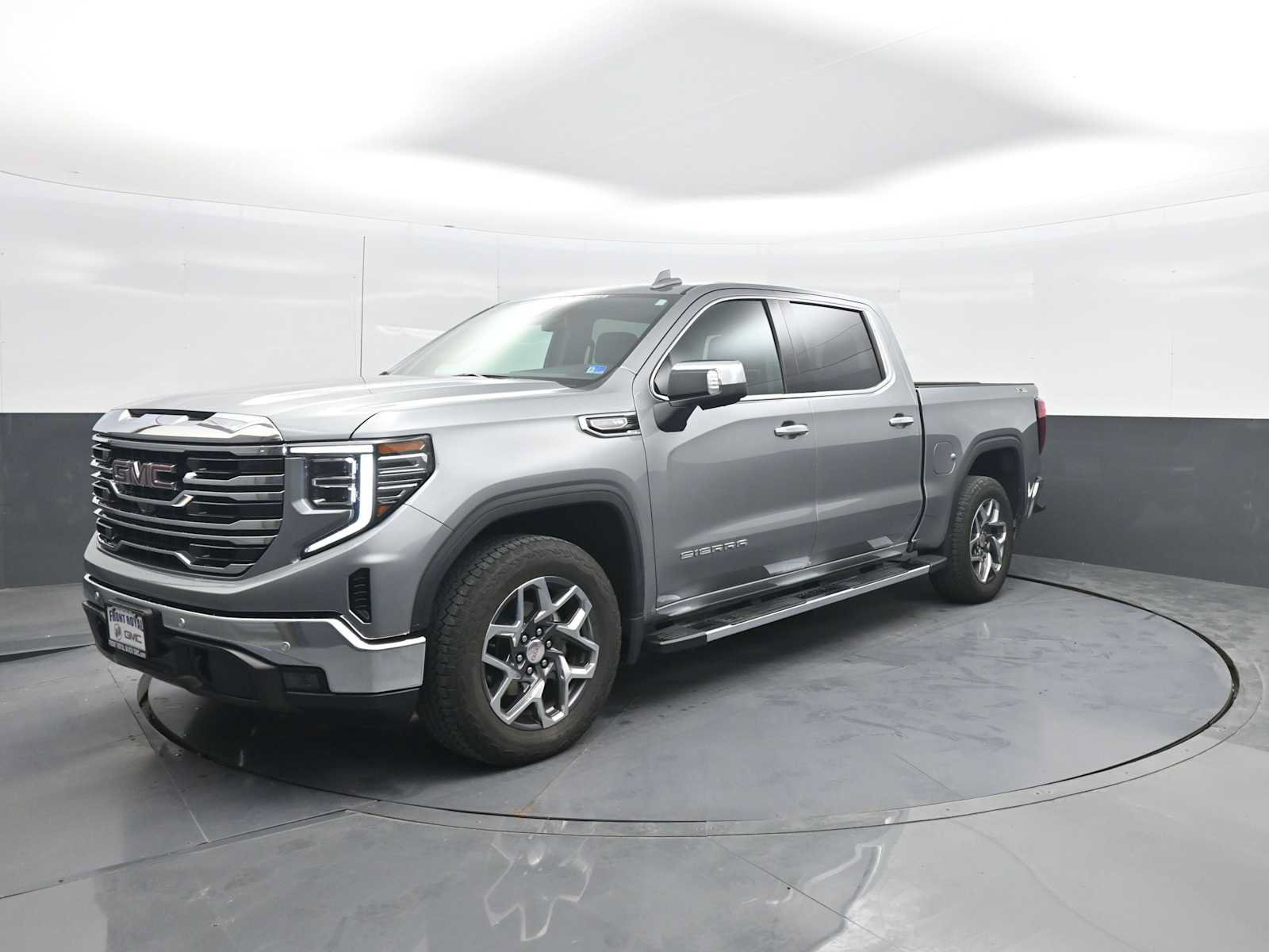 Used 2024 GMC Sierra 1500 SLT w/ SLT Premium Plus Package AWD/4WD image 4