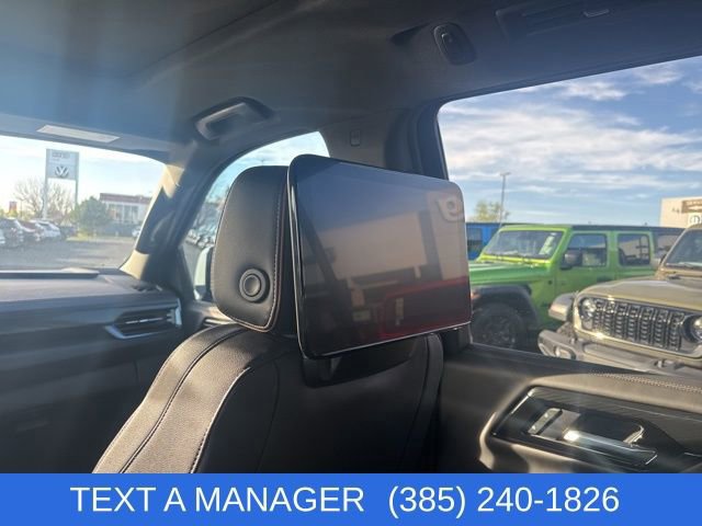 Used 2025 GMC Yukon AT4 w/ AT4 Premium Plus Package image 19