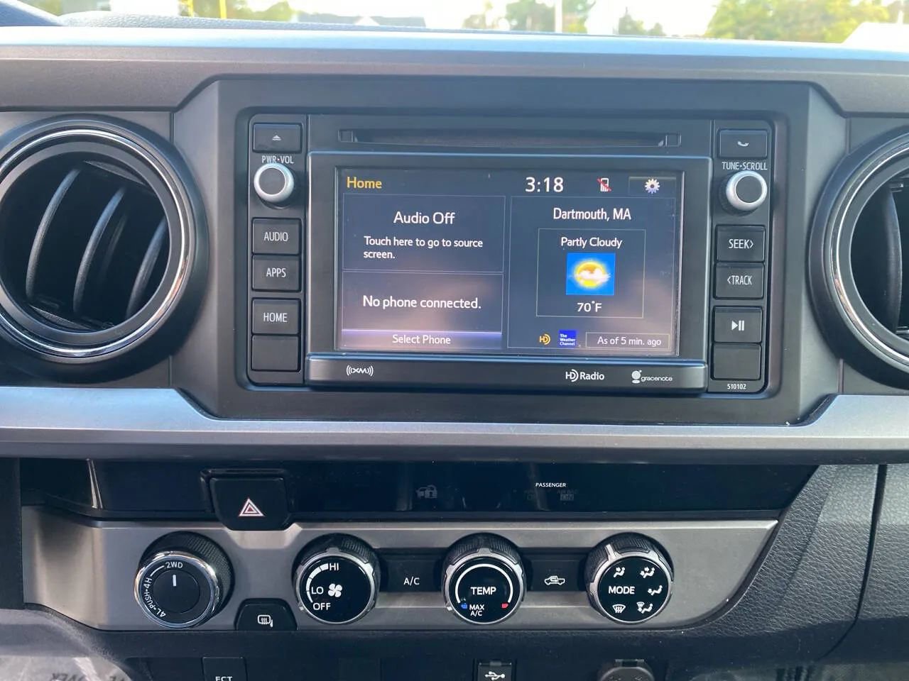 Used 2016 Toyota Tacoma SR5 w/ SR5 Appearance Package (SN) image 17