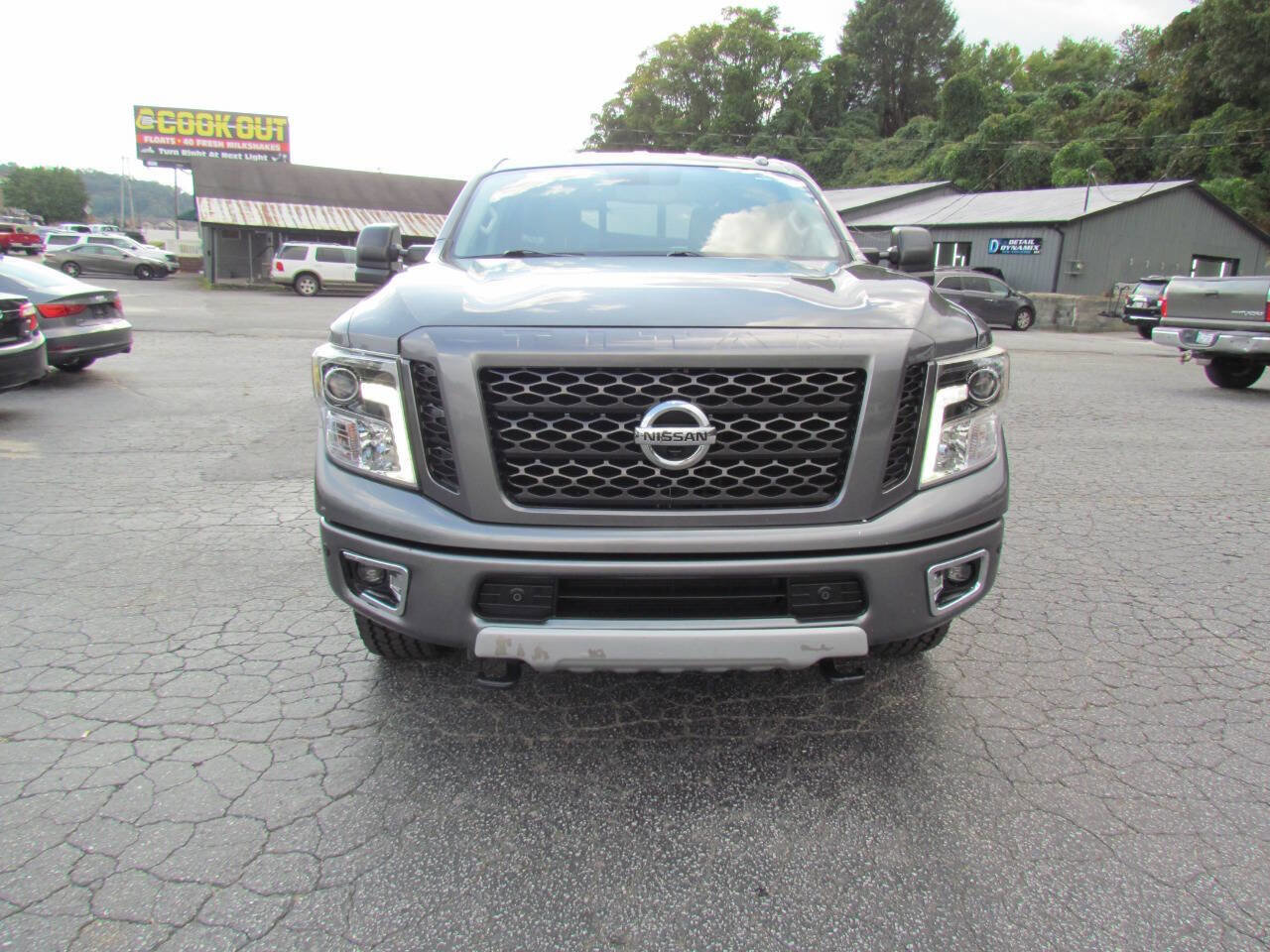 Used 2019 Nissan Titan PRO-4X w/ Pro-4x Convenience Package image 2