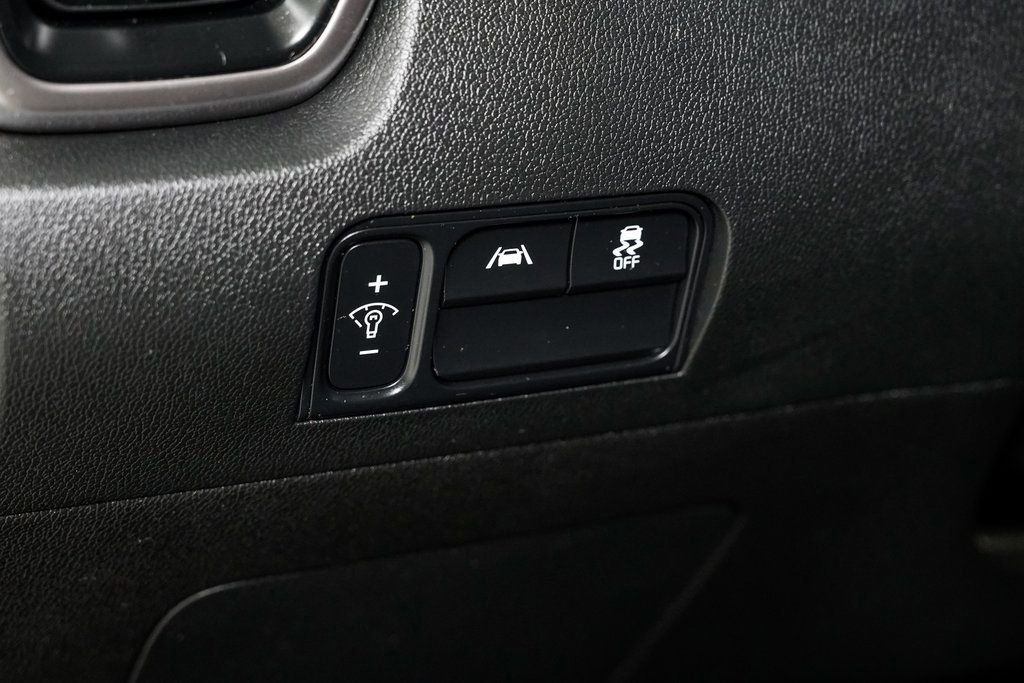 Used 2023 Kia Sorento LX image 10