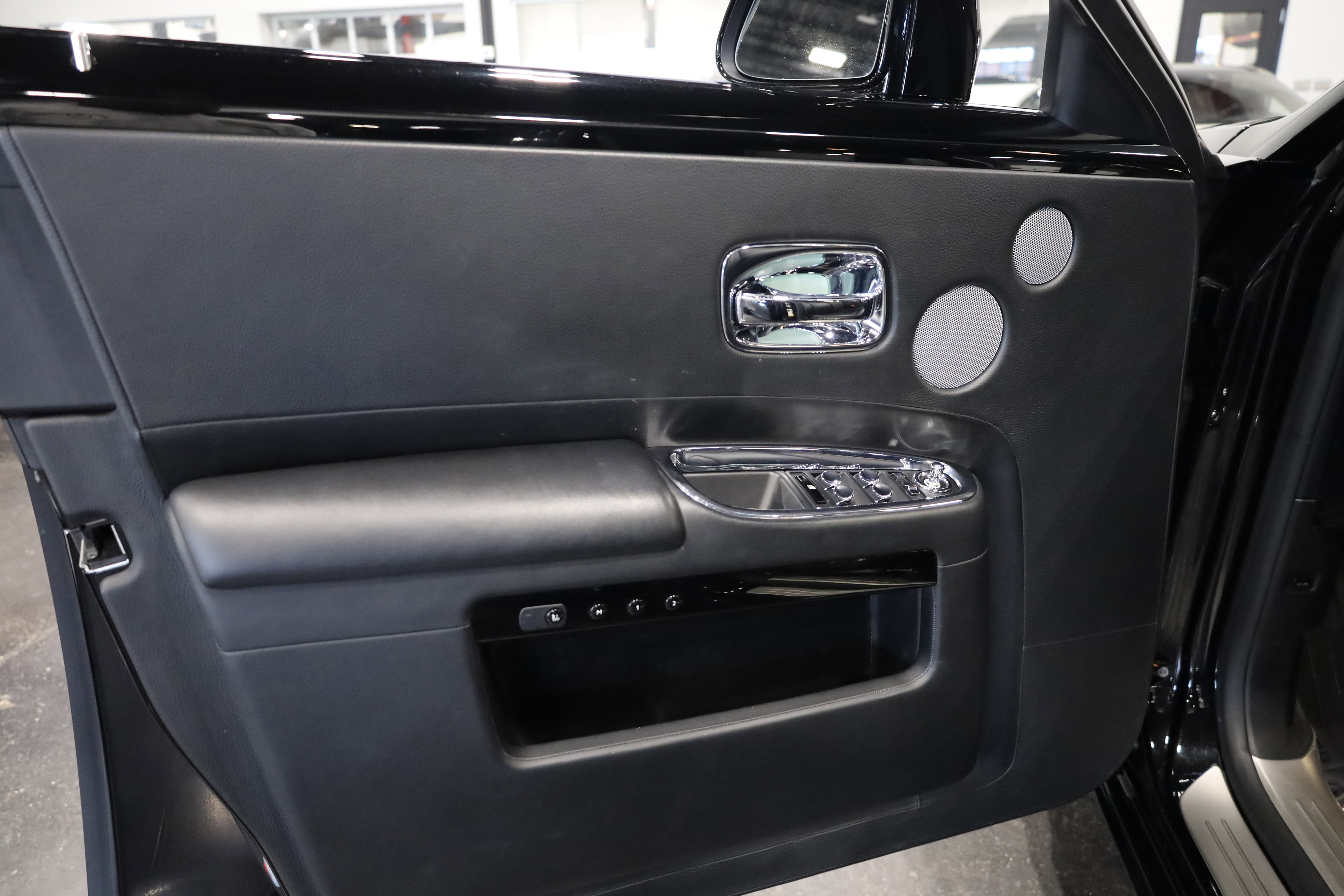 Used 2015 Rolls-Royce Ghost Base image 14