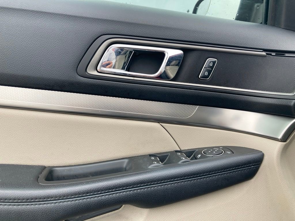 Used 2018 Ford Explorer XLT w/ Equipment Group 202A FWD image 10