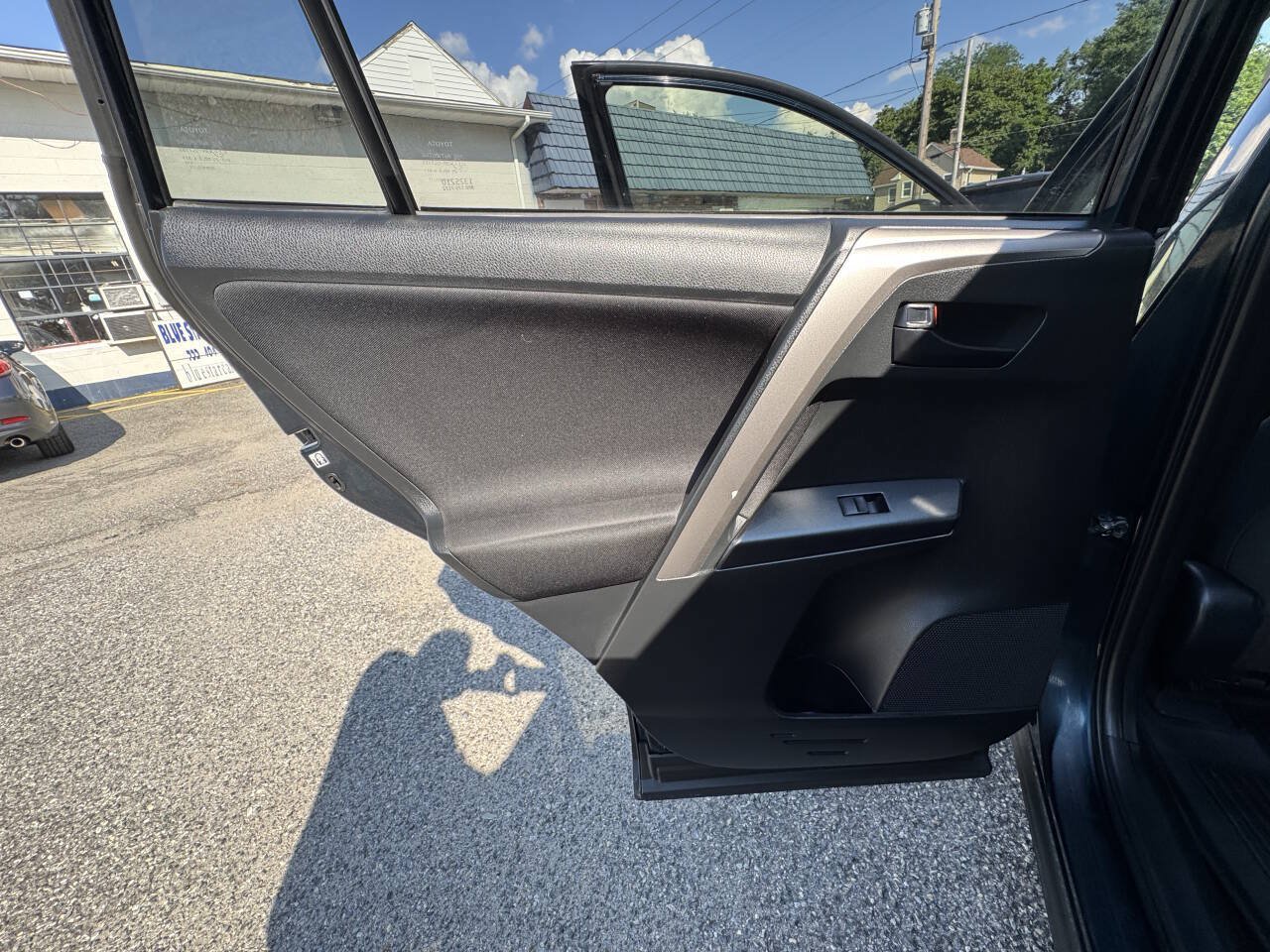 Used 2018 Toyota RAV4 LE w/ All Weather Liner Package AWD/4WD image 25