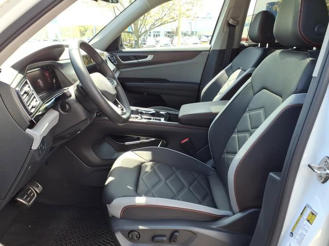 Used 2025 Volkswagen Atlas Peak Edition SE AWD/4WD image 17