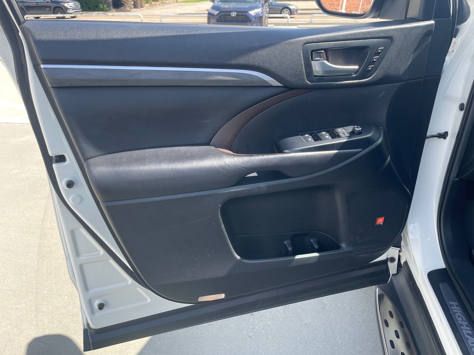 Used 2019 Toyota Highlander Limited FWD image 24