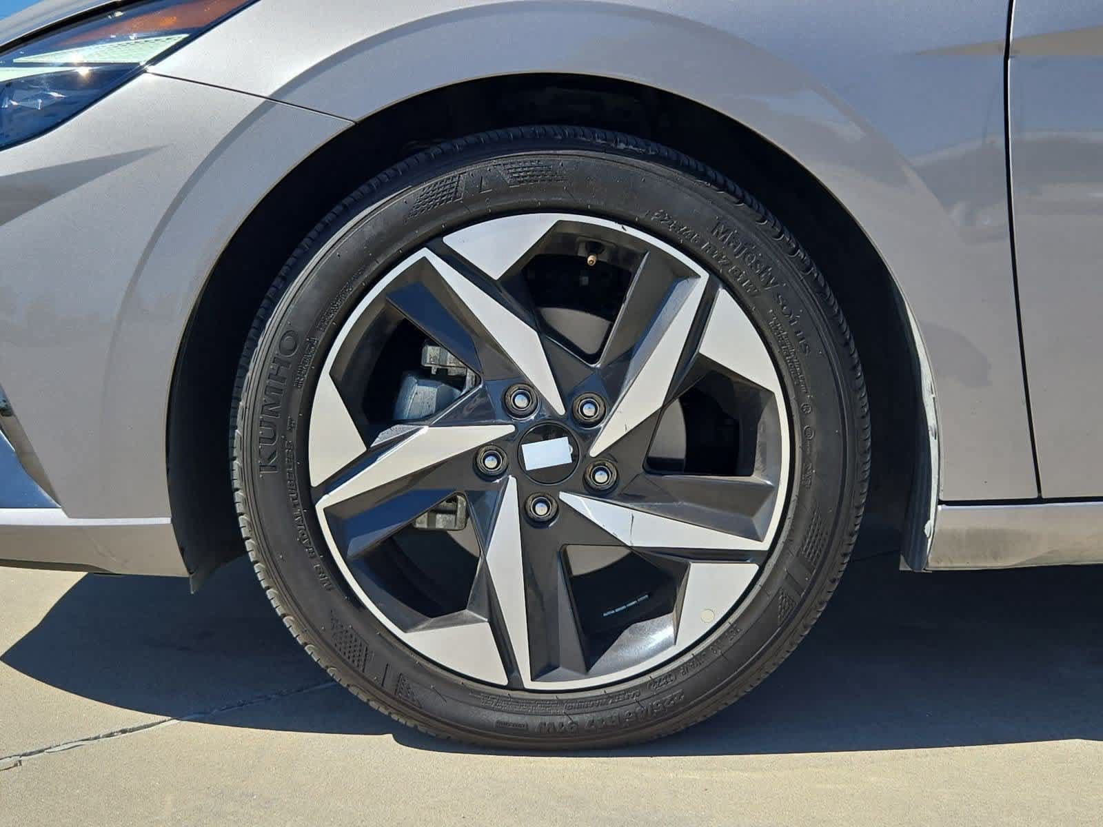 Used 2023 Hyundai Elantra Limited FWD image 12
