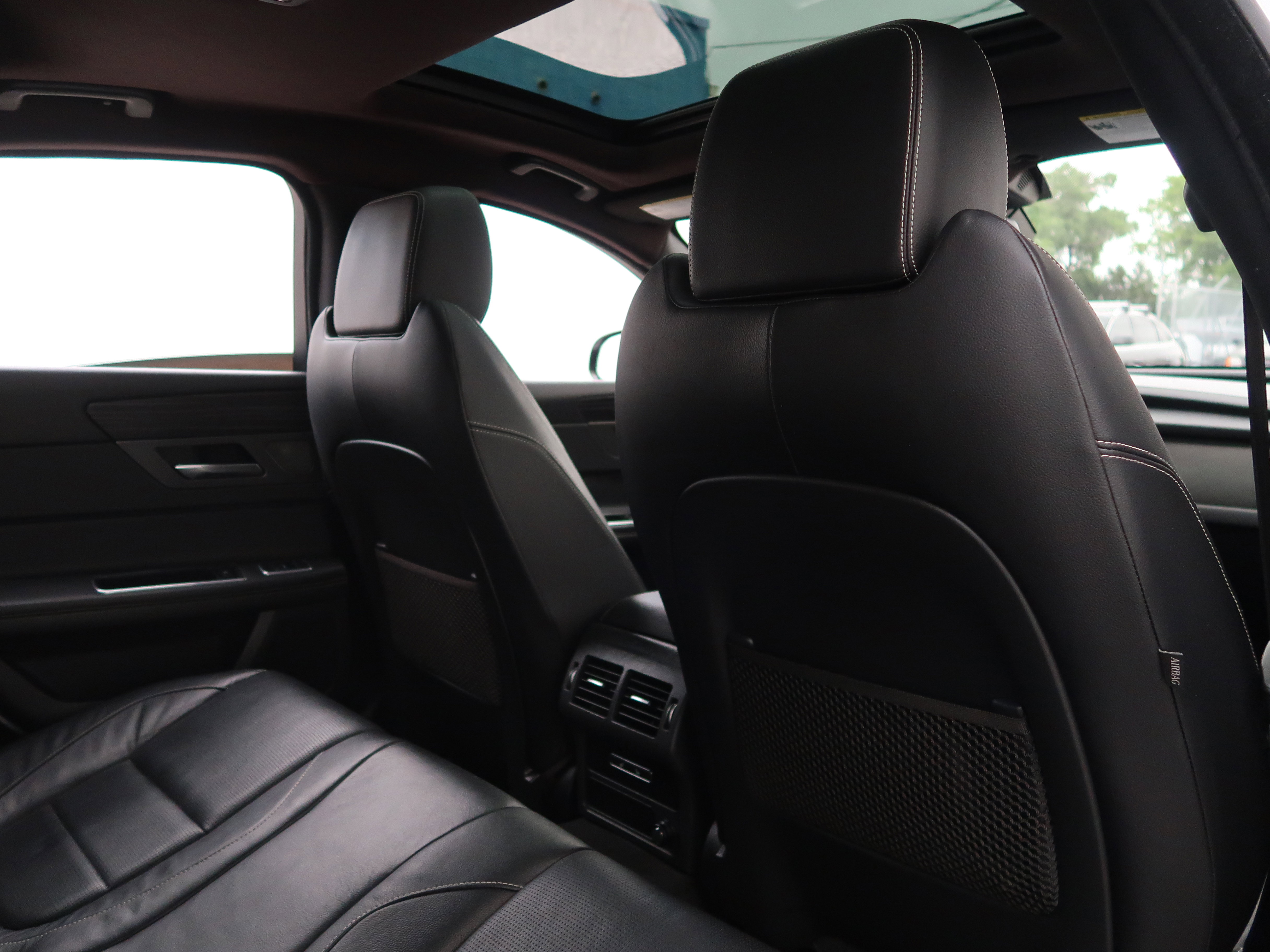 Used 2016 Jaguar XF S RWD image 39
